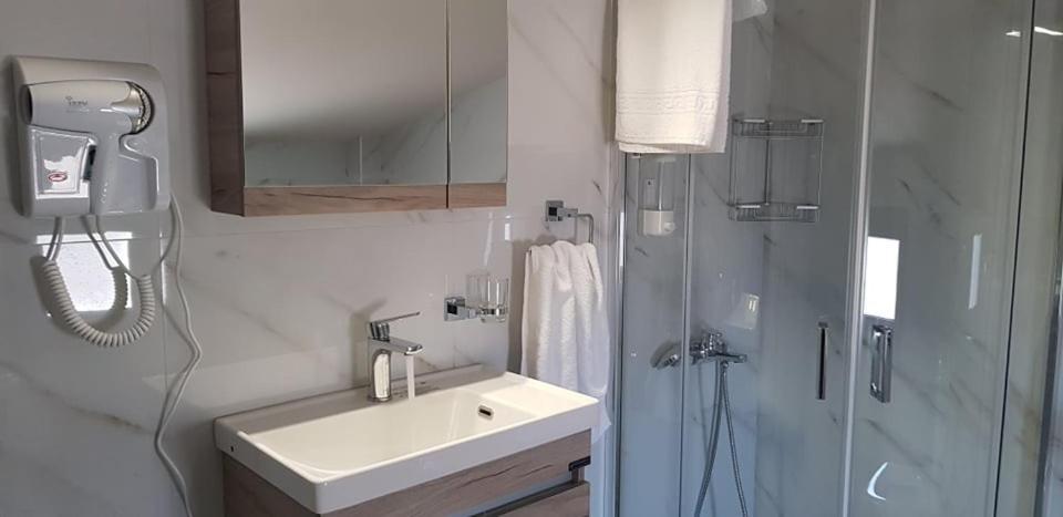 Aretoysa Center Luxury Suites 2 Неа-Перамос Экстерьер фото