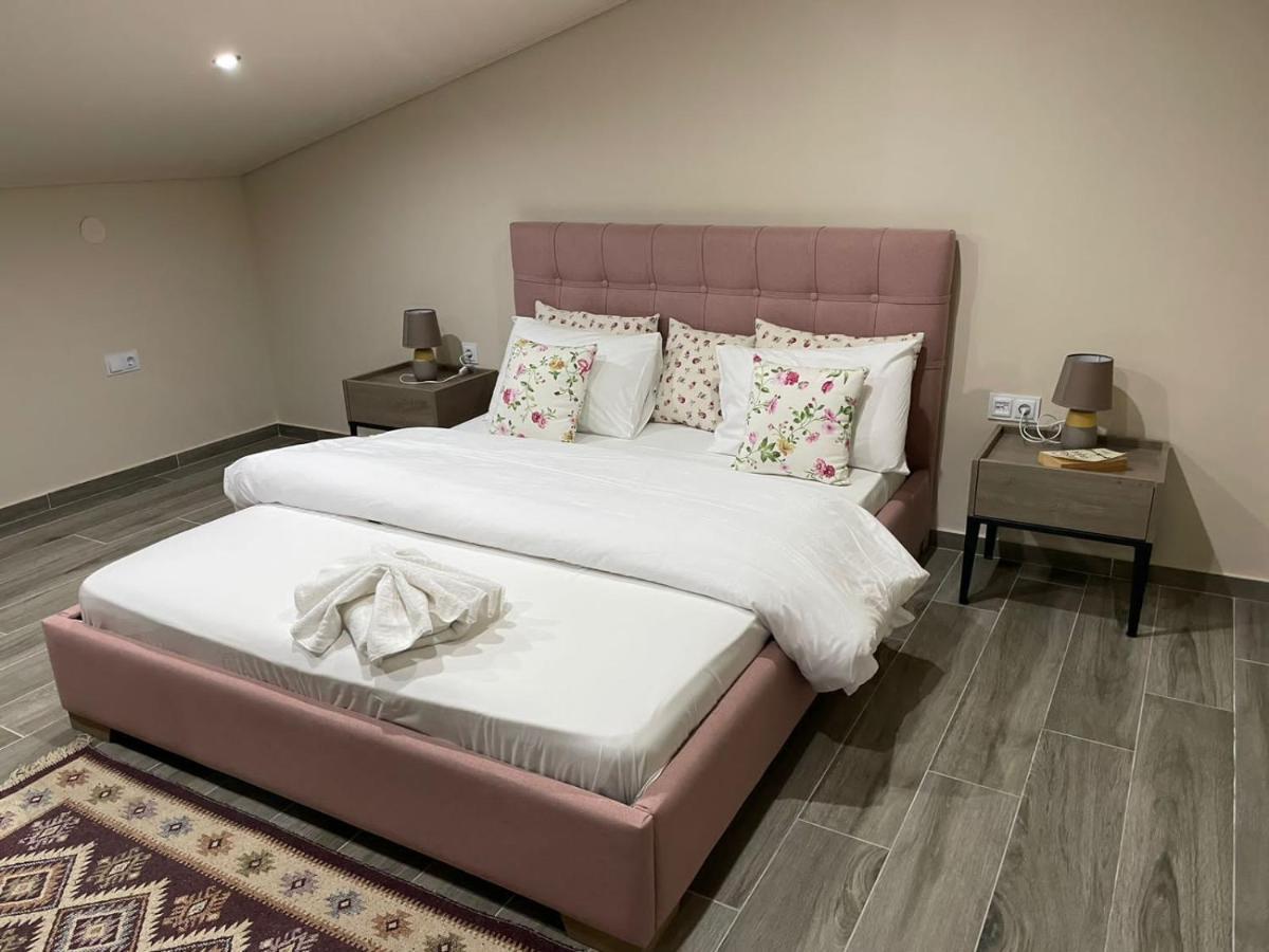 Aretoysa Center Luxury Suites 2 Неа-Перамос Экстерьер фото